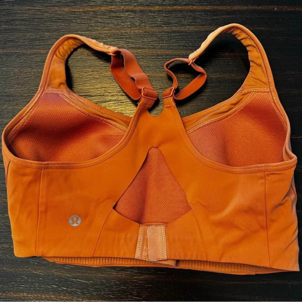 LOT (13 pieces) of running/workout clothes. - Picture 6 of 16